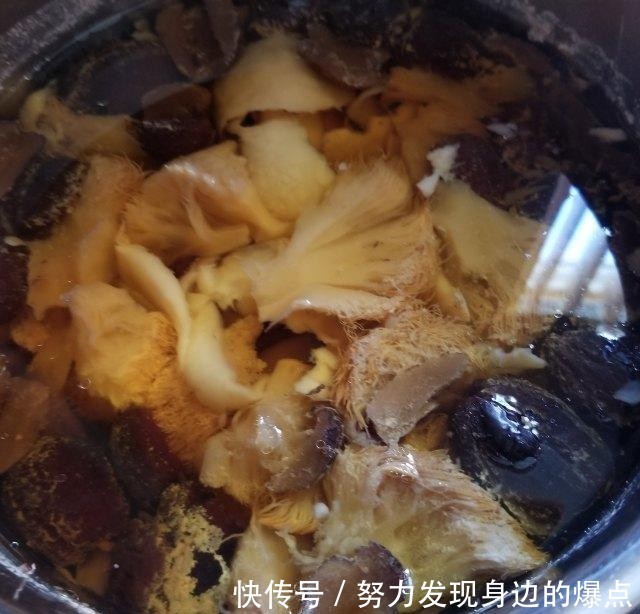 滋润|椰青猴头菇鸡汤,清甜滋润养胃