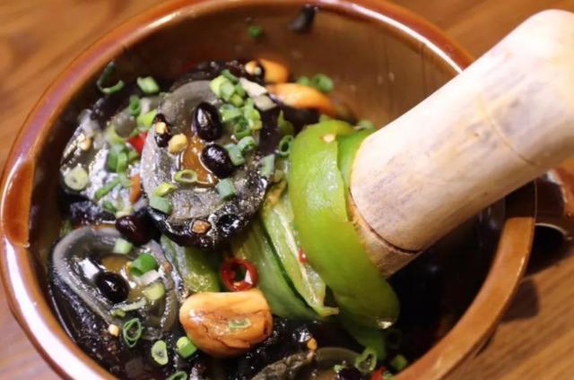  吃亏|这道菜长得像“猪食”，味道却清爽美味，赶紧试试保证你不会吃亏