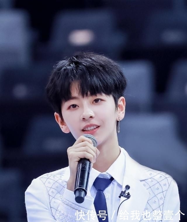 感言|张艺凡发表感言,台下学员不是翻白眼就是发呆,王艺瑾却挤出微笑