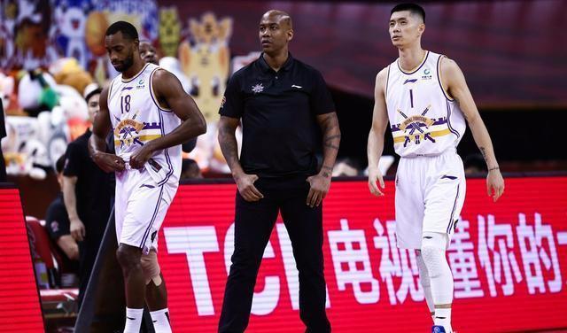  球队|马布里差点玩火自焚，刘伟对球队改造很成功，上海队回来了