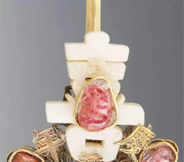 引发|明神宗帮助郑贵妃提高声望,一个小小举动引发大案