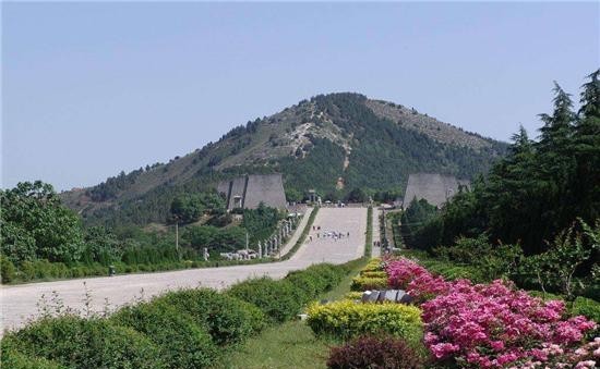 石人|武则天墓前的无头石人，成诡异谜团，真相到底是什么？