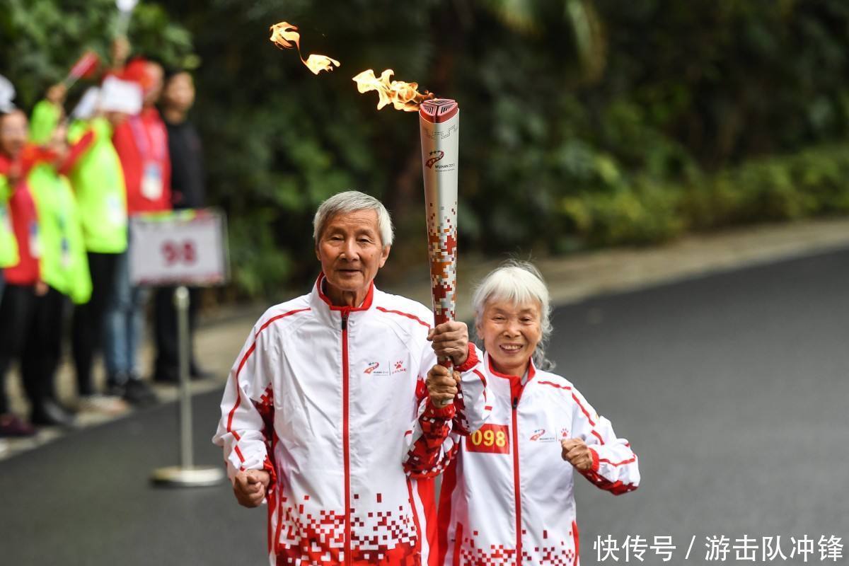  军方|八旬老人转账300万，银行员工害怕被骗报警，身份曝光惊动军方