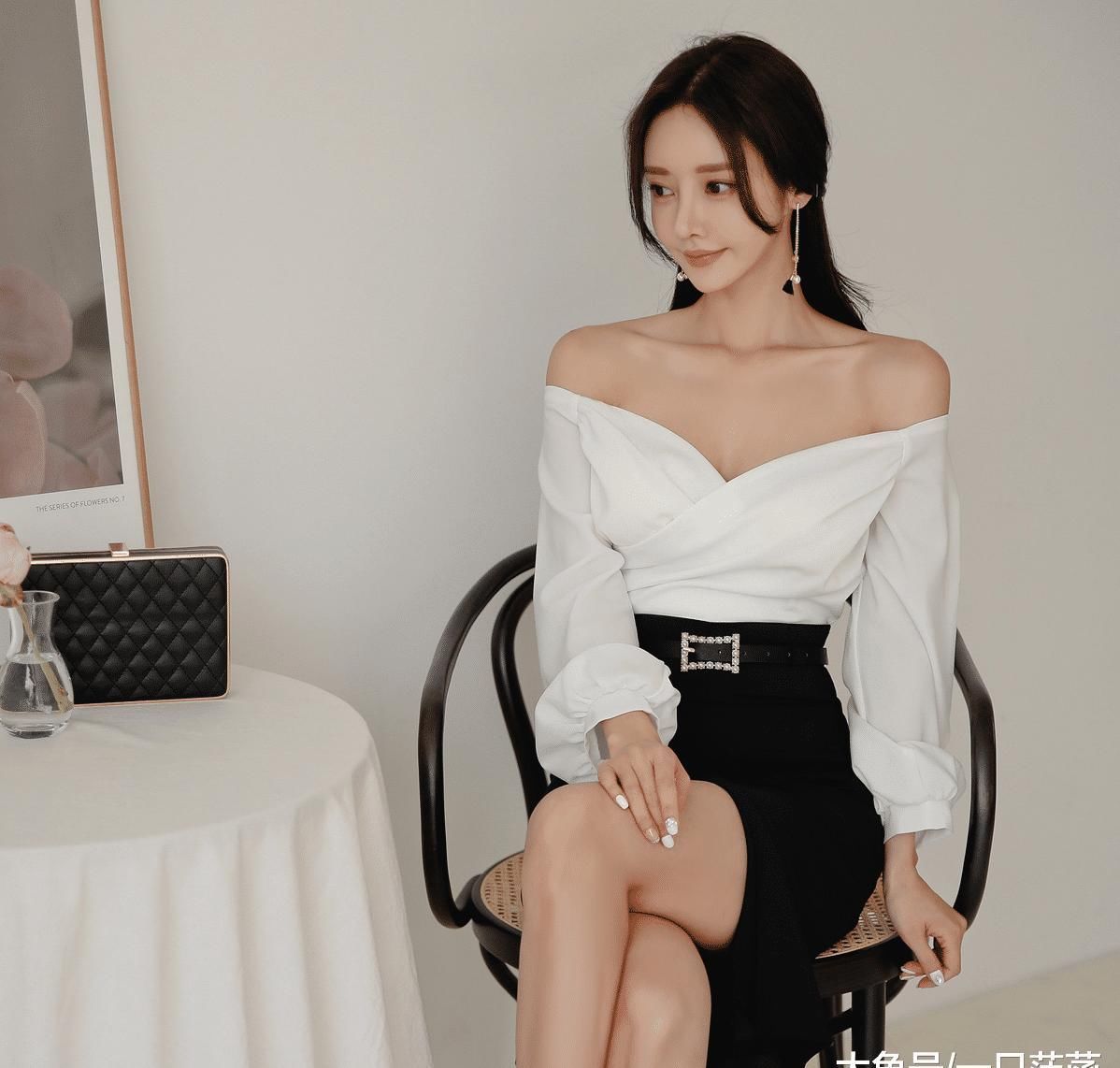  得不到|网红第一美模特，露肩套裙不可方物，网友：你得不到