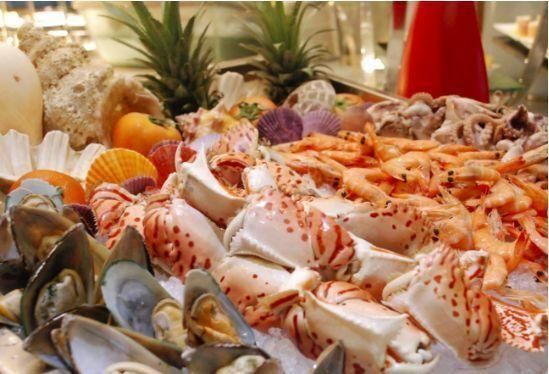 服务员|去吃自助餐,服务员常把这4种食物放在“角落”,聪明人才会去拿