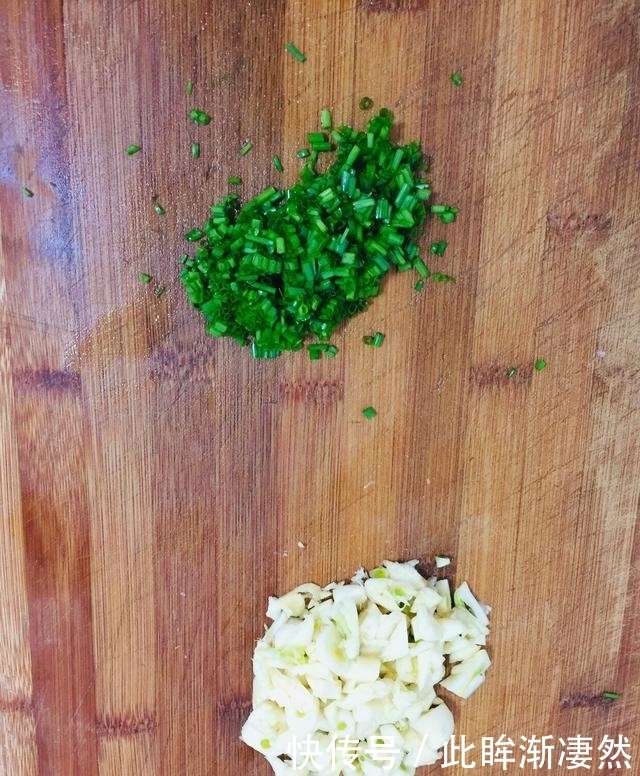 食用|西红柿炖豆腐,美味特下饭,汤汁泡米饭,熊孩子能吃两大碗!