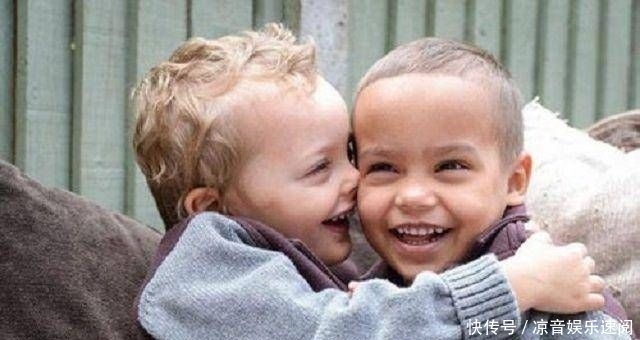  双胞胎|双胞胎兄弟，一个爱喝牛奶，一个从不喝牛奶。一年后，差距明显
