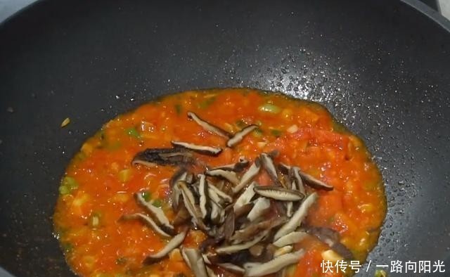 莲藕|秋天我家常做这锅汤,汤鲜肉嫩,开胃又营养,一上桌汤汁都不剩