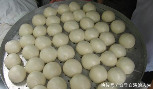 松软|卖馒头的大爷说漏嘴, 蒸馒头时加点“它”, 蒸出的馒头香甜松软