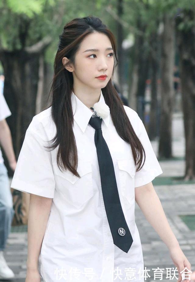 资源|火箭少女解散后,杨超越资源逆天,咖位提升,逐渐拉开了队友