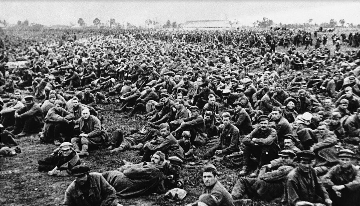 二战|二战初期苏联每个月减少60万人，为何后期人越打越多，人从哪儿弄的？