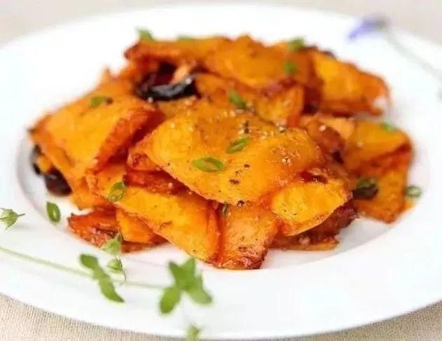 辣椒|家味美食泡椒金针菇,椒盐南瓜片,培根炒圆白菜,双椒炒墨鱼仔