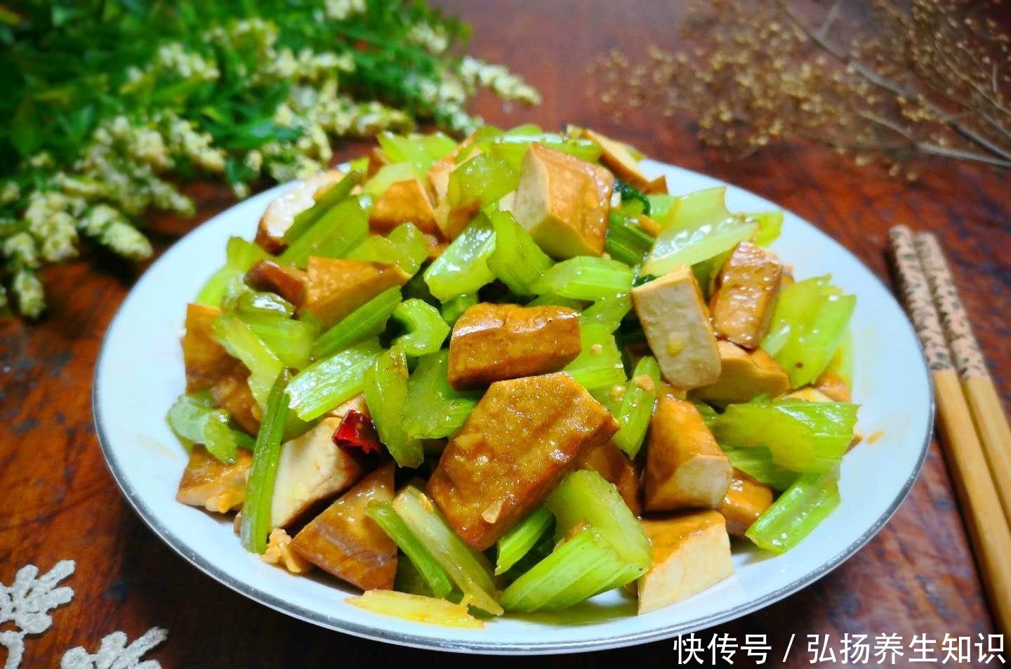 好吃|这俩食材是绝配,一香一鲜,简单一炒,比肉还好吃,多吃不长肉!