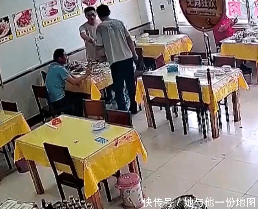 男子|男子去邻桌朋友敬酒，却遭暴打，没打过瘾还去厨房拿菜刀