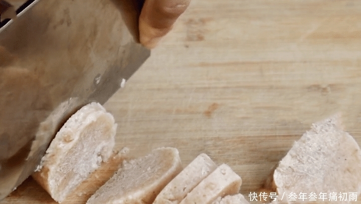 简单|三伏天,学会鸡胸肉此做法,简单一炸,外酥里嫩,一顿一盘不够吃