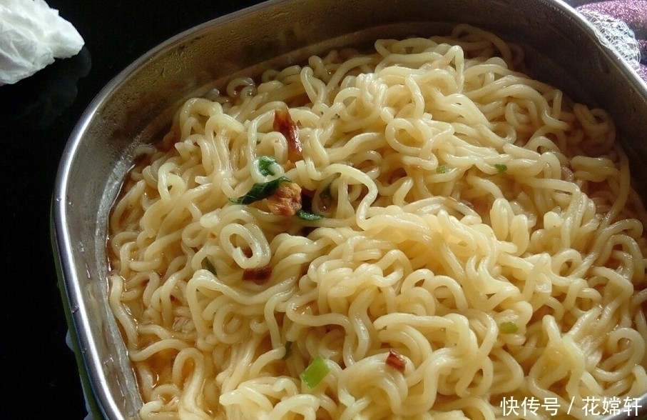 泡面|宁可不吃康师傅，也不能错过的几款泡面，网友“怒赞”必须拔草