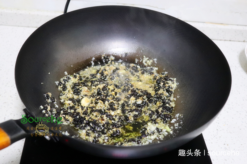 冰糖|做风味辣椒酱时加冰糖,香辣鲜美,存放一年不坏,比老干妈还香