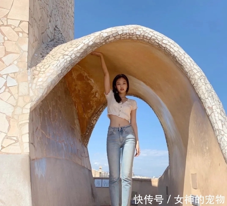 绿茶|自黑成“绿茶女”似乎成新时尚?这些空气衫也成了大热门,贼性感