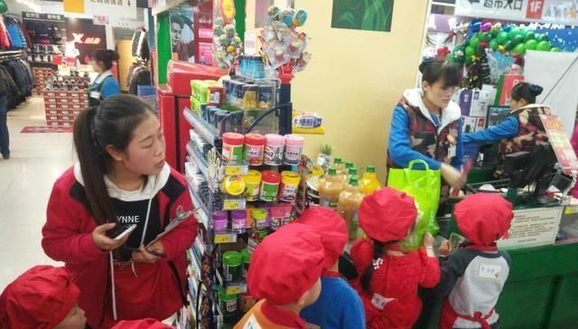 超市|2岁娃随手拿口香糖忘付钱，超市称“偷一罚十”，宝妈的回怼亮了