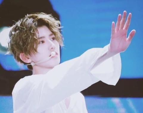  青春|青春有你2未开播就陷C位之争看到官方做出的调整，ikun却不买账