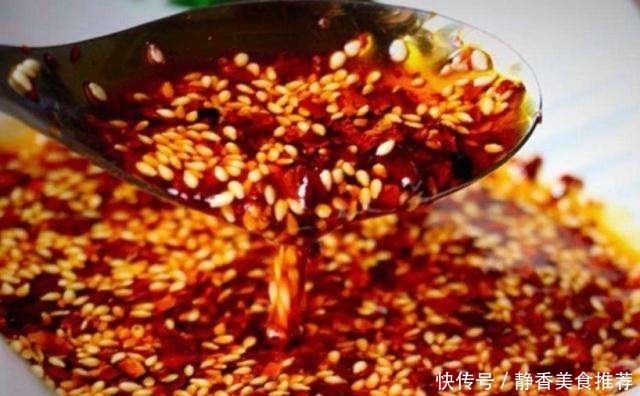 学会|做辣椒油时,不要直接淋油,学会这几个小技巧,红得发亮,香喷喷