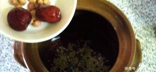  夏天|红豆和它“天生一对”，夏天常喝，减轻体内湿气，女性最要喝