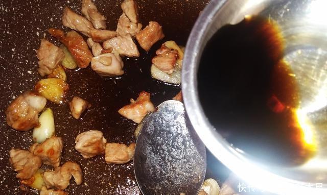 回味无穷|这道菜是用乡下的天然香料做的,让人回味无穷