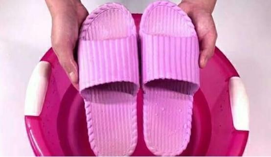 马上|拖鞋穿久了,发黑变脏难清洗只要一个“小方法”,马上洁净如新