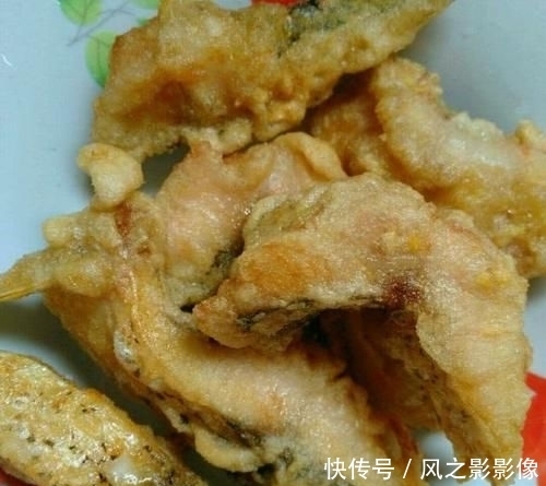 破皮|炸鱼的第一步先倒油?大错特错!教你正确做法,金黄酥脆还不破皮