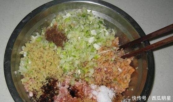 红烧|茄子别再红烧了,加它一起炒 无比下饭的家常菜 瞬间好吃到爆!
