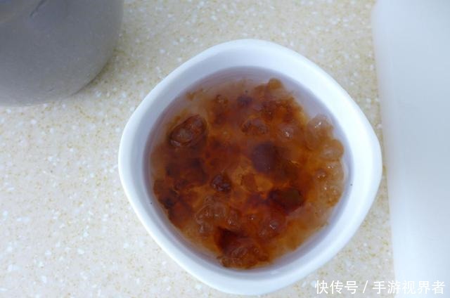 清热|夏天家人喜欢喝的一款甜汤，清热又解暑，每天一碗，香甜软糯