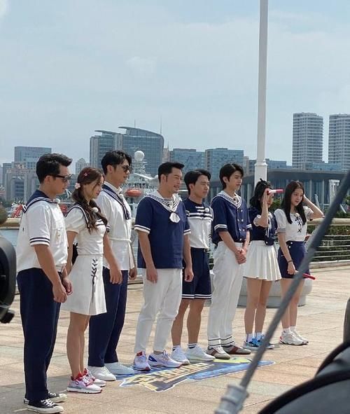 压板|《跑男》欧阳娜娜踩指压板“公然作弊”,看脚下垫的啥太心疼baby