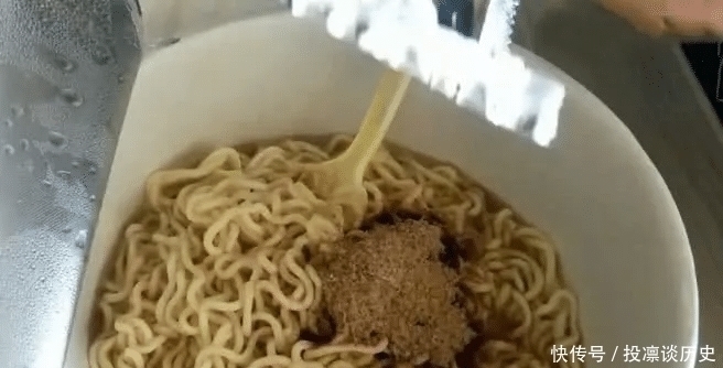 面饼|泡康师傅时,很多人忽视了这个环节,所以泡出的方便面才难吃