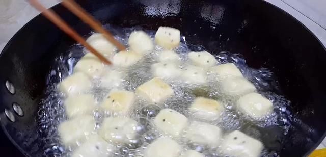 我家|我家面粉就爱这样做,加4个鸡蛋,做法比麻花简单,比油条都好吃