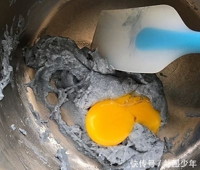 爆浆|#网红美食我来做#Q弹麻薯巧克力爆浆小蛋糕