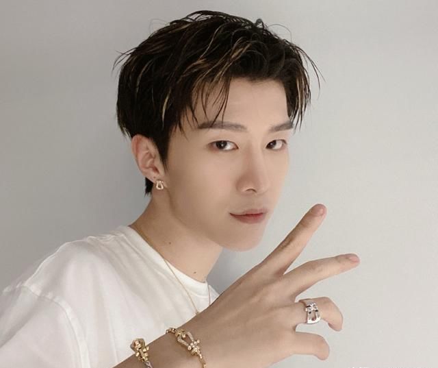  害羞|范丞丞的理想女神是她！说完自己还害羞了，果然还是个“憨憨”呀