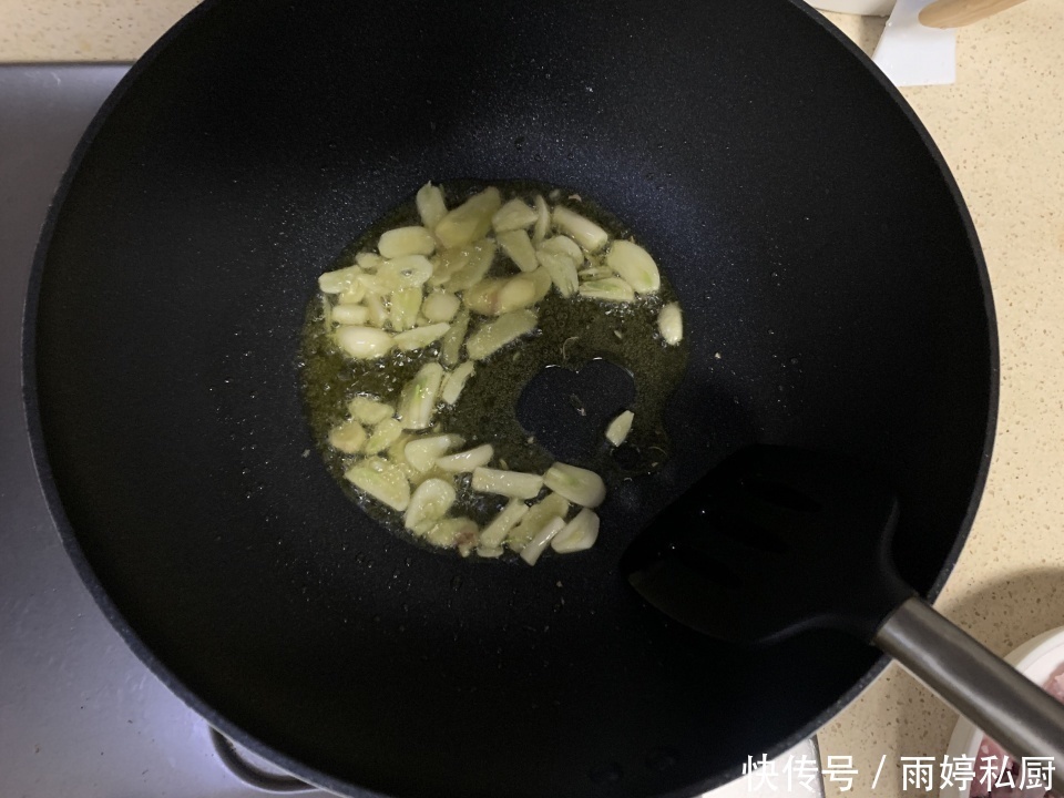 吃得起|秋天,此菜正当季,4块钱一斤,软糯清甜又营养,家家户户吃得起