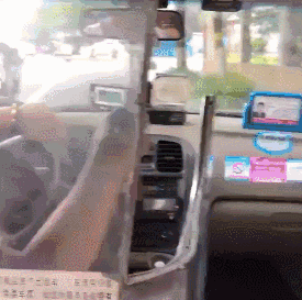 搞笑|搞笑GIF：腿脚挺利索啊