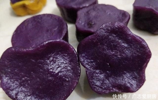 蒸锅|南瓜紫薯月饼花糕,一个蒸锅就能搞定,软糯营养,在家也能轻松做
