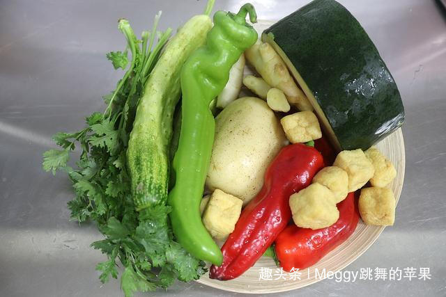 香锅|夏天没胃口跟我做家庭版麻辣香锅,饭菜一大锅,解馋过瘾不费事