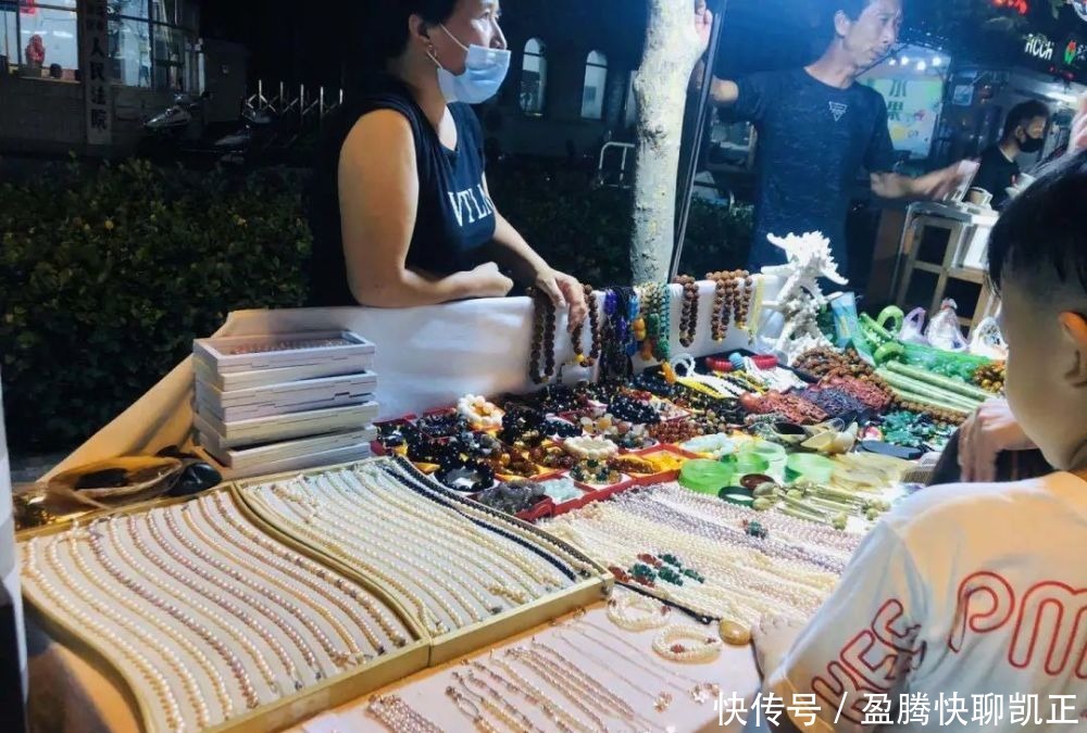  步行街|北戴河这条超火步行街，晚上十点仍热闹非凡！