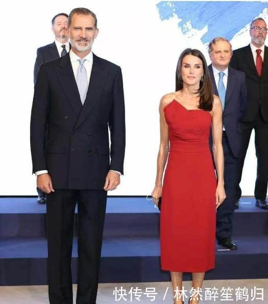 钻石|莱蒂齐亚王后难得高调!一头直发穿一条红裙,不戴钻石皇冠也高贵