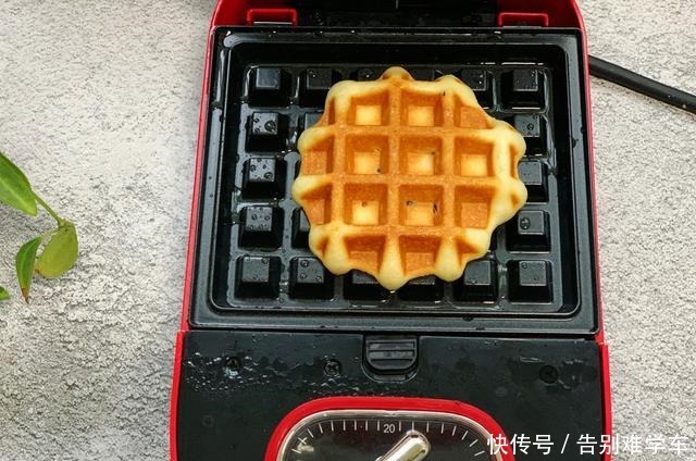 华夫饼|自制红豆华夫饼，无需泡打粉，个个松软香甜，比面包好吃还简单