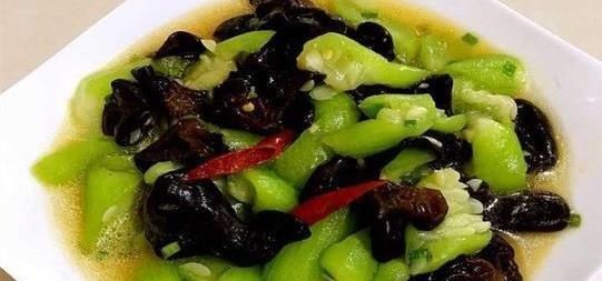 美食|精选美食香草鱼块、豆花猪手、冬菜丝瓜炒木耳、黑椒鸡柳的做法