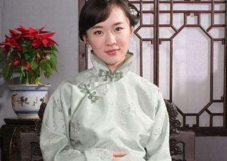 姜婉贞|原配生病，劝他纳两个丫鬟为妾，晚年本想合葬，最终二人各葬一处