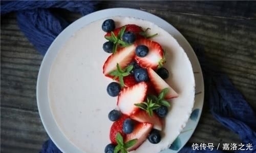  慕斯蛋糕|夏天最爱的草莓蛋糕，清爽细腻，配方升级，不用烤箱，零失败