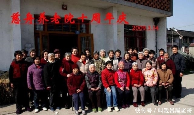 养老|50多位老人众筹买了一栋楼,一起养老,15年后,子女赶紧把父母接走