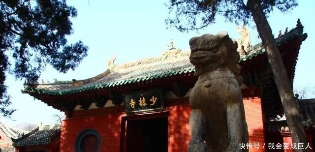 性命|朱元璋问方丈：“朕也需要下跪吗？”方丈回8个字，救了全寺人性命！