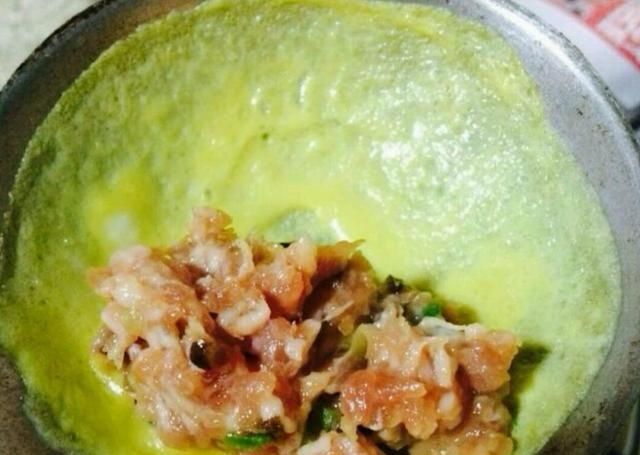 不用|小朋友都爱吃的蛋饺,不用锅就能做,很简单,色泽金黄,又香又嫩