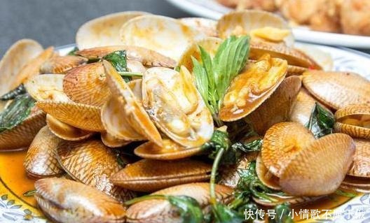 清洗|清洗花甲时,有人放油有人放盐,其实都不对,这样做花甲狂吐沙